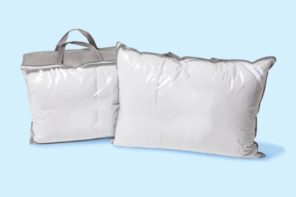 Pakiranje vzglavnika iz gosjega puha Pakiranje vzglavnika – naravni vzglavnik iz gosjega puha in perja | Spanko.si